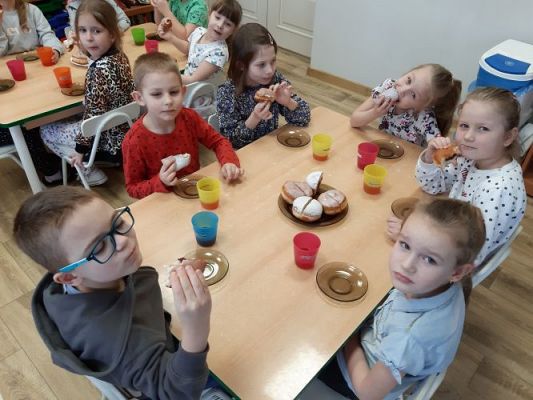 Grafika #2: 16.02.2023 Słodki dzień - Tłusty czwartek - gr II , III