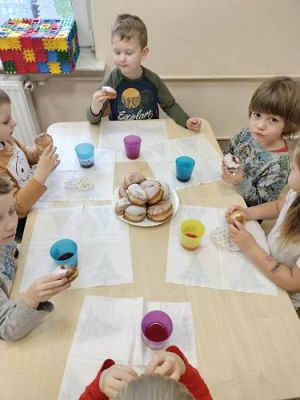 Grafika #26: 16.02.2023 Słodki dzień - Tłusty czwartek - gr II , III