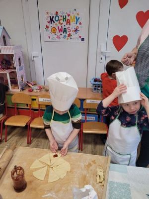 Grafika #7: 16.02.2023 Pieczemy rogaliki - Tłusty czwartek gr I