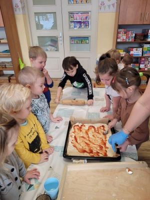 Grafika #19: 09.02.2023 Dzień pizzy w gr I
