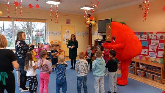 Grafika #2: 26.01.2023 Odwiedziny Kropelki z Centrum Krwiodawstwa w Słupsku