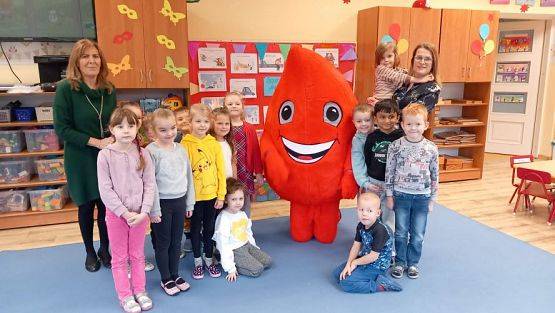 Grafika #17: 26.01.2023 Odwiedziny Kropelki z Centrum Krwiodawstwa w Słupsku