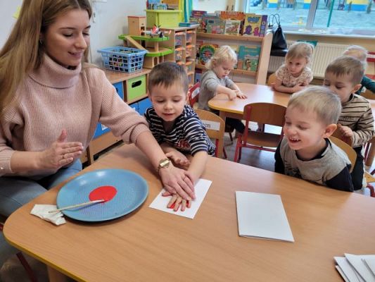 Grafika #9: Przygotowywanie laurek na Dzień Babci i Dziadka gr I