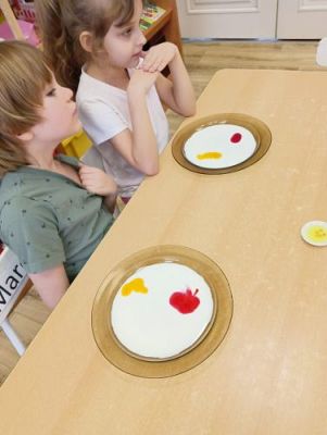 Grafika #3: Zabawy badawcze w Klubie Małego Odkrywcy gr II i gr III