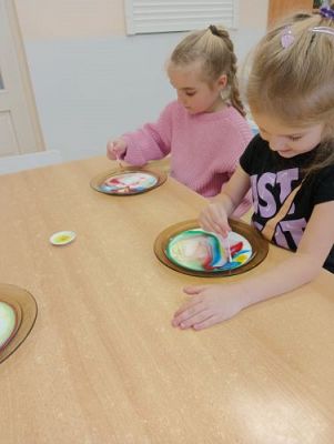 Grafika #11: Zabawy badawcze w Klubie Małego Odkrywcy gr II i gr III