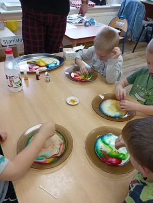 Grafika #12: Zabawy badawcze w Klubie Małego Odkrywcy gr II i gr III