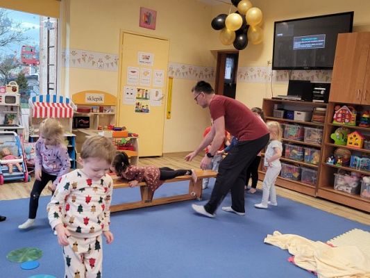 Grafika #15: 05.01.2023 Fotorelacja z zajęć gimnastyki korekcyjnej w gr. I