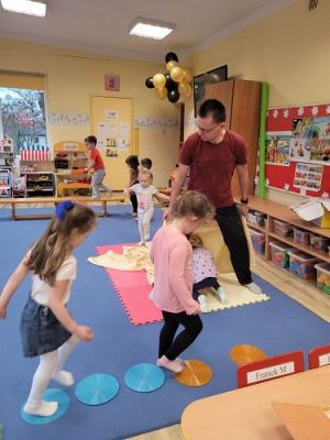 Grafika #18: 05.01.2023 Fotorelacja z zajęć gimnastyki korekcyjnej w gr. I