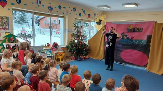 Grafika #2: 08.12.2022 Przedstawienie teatralne pt."Wartość bajki"