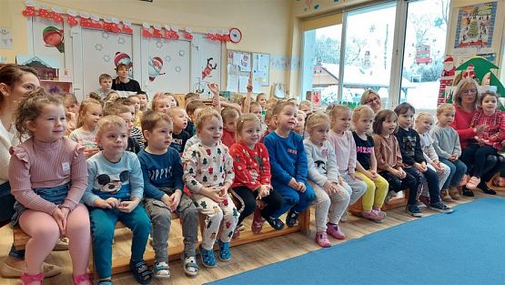 Grafika #4: 08.12.2022 Przedstawienie teatralne pt."Wartość bajki"