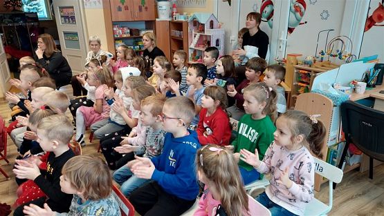 Grafika #11: 08.12.2022 Przedstawienie teatralne pt."Wartość bajki"