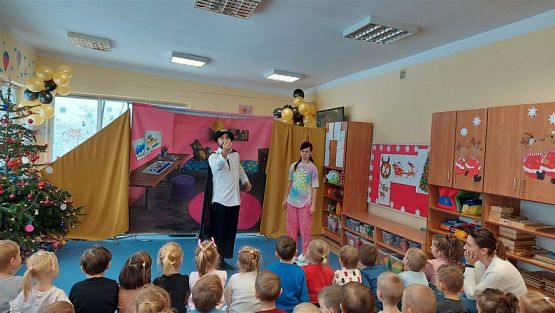 Grafika #12: 08.12.2022 Przedstawienie teatralne pt."Wartość bajki"