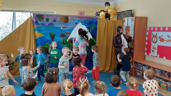 Grafika #19: 08.12.2022 Przedstawienie teatralne pt."Wartość bajki"