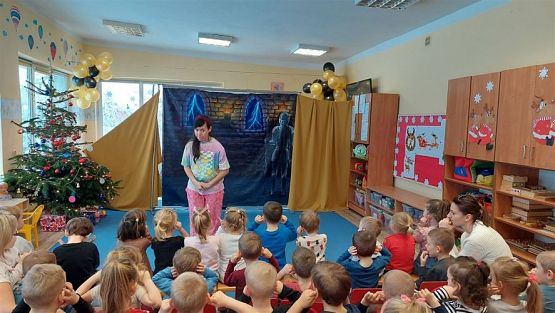 Grafika #27: 08.12.2022 Przedstawienie teatralne pt."Wartość bajki"