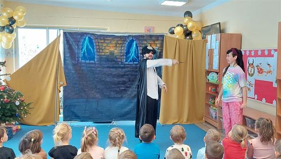 Grafika #28: 08.12.2022 Przedstawienie teatralne pt."Wartość bajki"