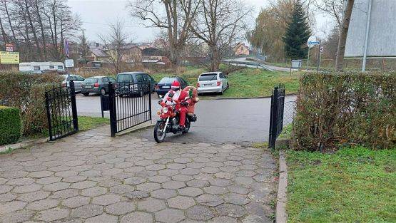 Grafika #3: 06.12.2022 Odwiedziny pomocnika św.Mikołaja na motocyklu