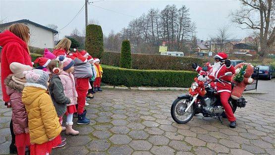 Grafika #7: 06.12.2022 Odwiedziny pomocnika św.Mikołaja na motocyklu