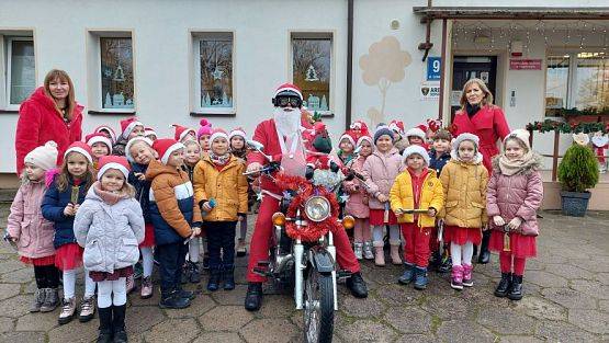 Grafika #17: 06.12.2022 Odwiedziny pomocnika św.Mikołaja na motocyklu