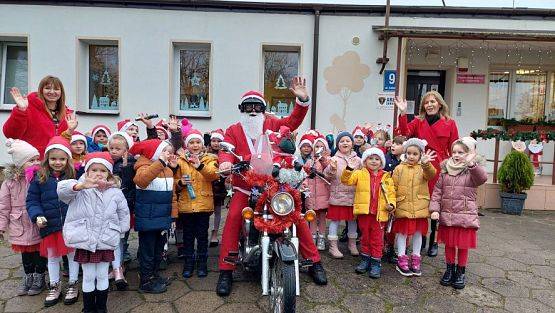 Grafika #19: 06.12.2022 Odwiedziny pomocnika św.Mikołaja na motocyklu