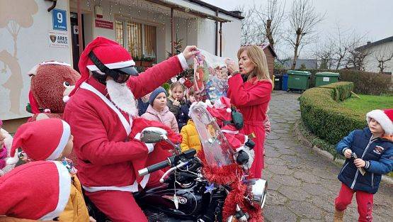 Grafika #20: 06.12.2022 Odwiedziny pomocnika św.Mikołaja na motocyklu