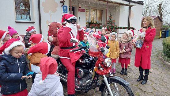 Grafika #21: 06.12.2022 Odwiedziny pomocnika św.Mikołaja na motocyklu