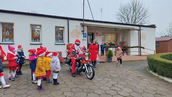 Grafika #23: 06.12.2022 Odwiedziny pomocnika św.Mikołaja na motocyklu