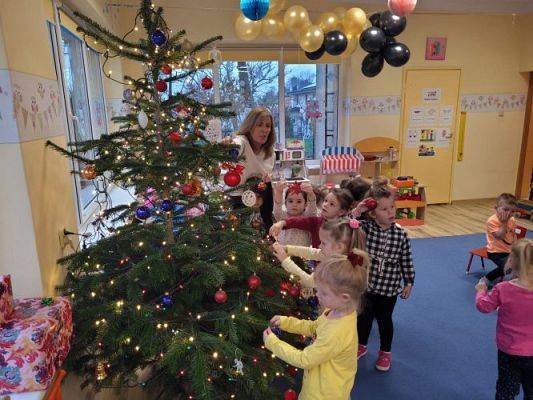 Grafika #0: 05.12.2022 Wspólne ubieranie choinki gr I