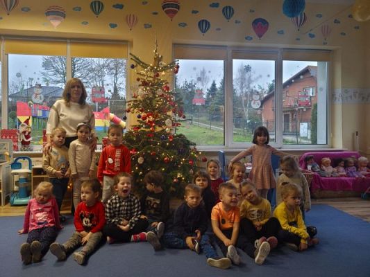 Grafika #9: 05.12.2022 Wspólne ubieranie choinki gr I