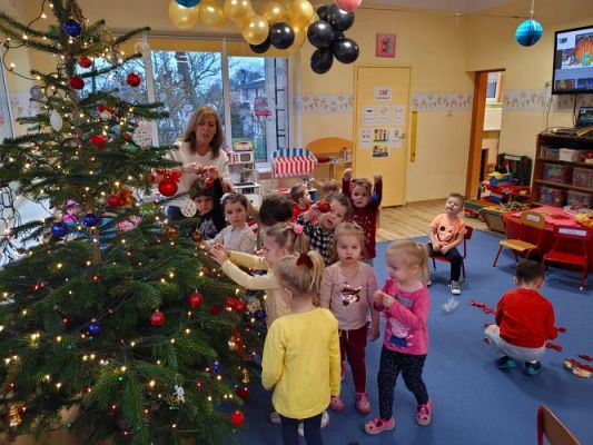 Grafika #17: 05.12.2022 Wspólne ubieranie choinki gr I