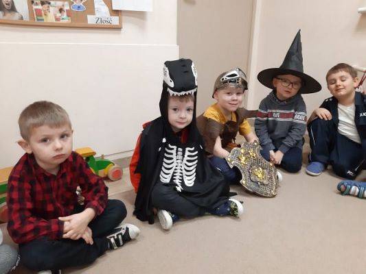 Grafika #2: 30.11.2022 Wróżby i zabawy andrzejkowe gr II