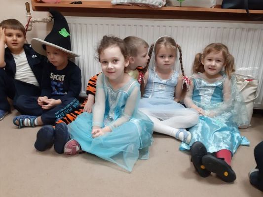 Grafika #8: 30.11.2022 Wróżby i zabawy andrzejkowe gr II