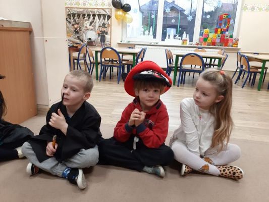 Grafika #9: 30.11.2022 Wróżby i zabawy andrzejkowe gr II