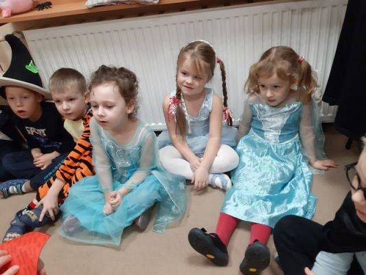 Grafika #15: 30.11.2022 Wróżby i zabawy andrzejkowe gr II