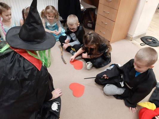 Grafika #16: 30.11.2022 Wróżby i zabawy andrzejkowe gr II