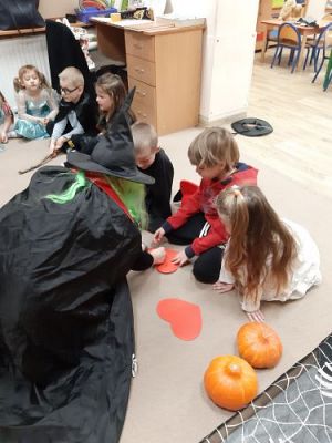 Grafika #17: 30.11.2022 Wróżby i zabawy andrzejkowe gr II