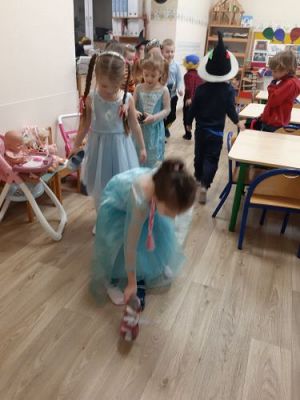 Grafika #41: 30.11.2022 Wróżby i zabawy andrzejkowe gr II