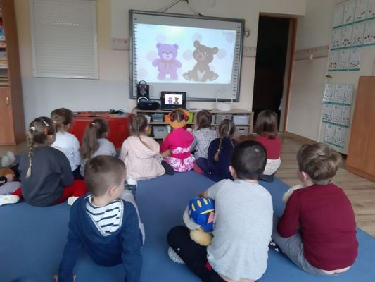 Grafika #1: 25.11.2022 Dzień pluszowego misia gr III