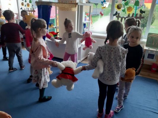 Grafika #6: 25.11.2022 Dzień pluszowego misia gr III