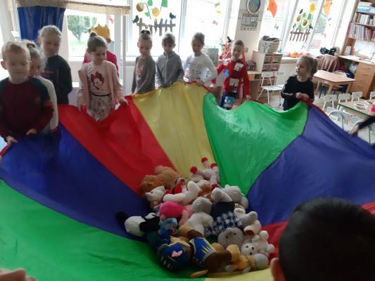 Grafika #8: 25.11.2022 Dzień pluszowego misia gr III