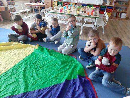 Grafika #10: 25.11.2022 Dzień pluszowego misia gr III