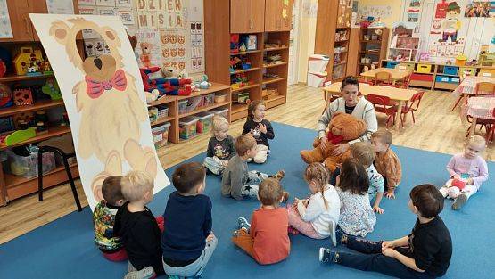 Grafika #1: 25.11.2022 Dzień pluszowego misia gr I