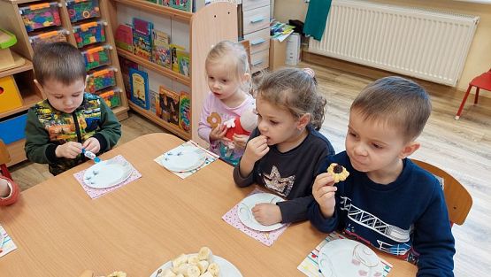 Grafika #18: 25.11.2022 Dzień pluszowego misia gr I