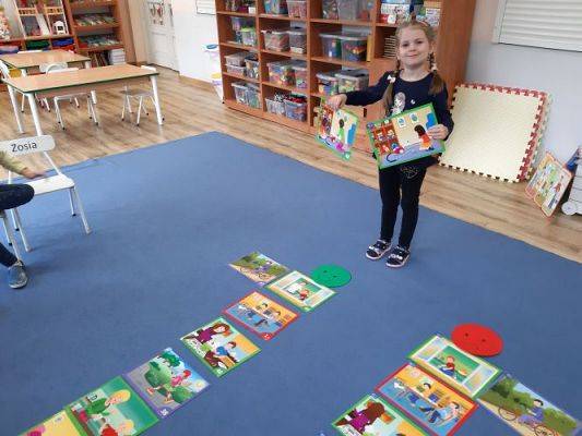 Grafika #2: 09.11.2022 Projekt edukacyjny &quot;Dzieciaki na straży&quot; gr III