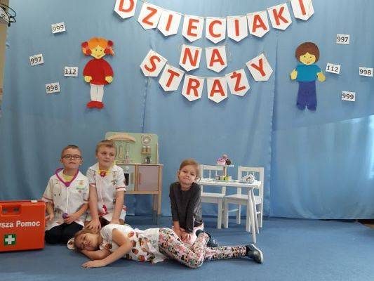 Grafika #41: 09.11.2022 Projekt edukacyjny &quot;Dzieciaki na straży&quot; gr III