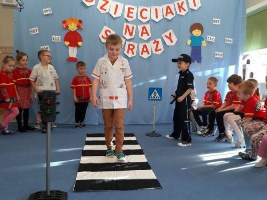 Grafika #57: 09.11.2022 Projekt edukacyjny &quot;Dzieciaki na straży&quot; gr III