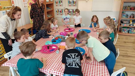 Grafika #7: 07.11.2022 - Warsztaty mydlarskie - "Glicerynowe mydełka" gr III