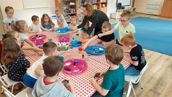 Grafika #10: 07.11.2022 - Warsztaty mydlarskie - "Glicerynowe mydełka" gr III