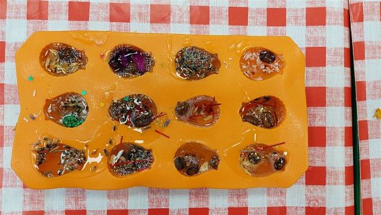 Grafika #27: 07.11.2022 - Warsztaty mydlarskie - "Glicerynowe mydełka" gr III