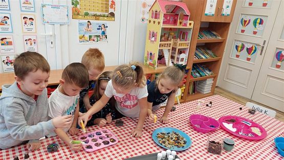 Grafika #28: 07.11.2022 - Warsztaty mydlarskie - "Glicerynowe mydełka" gr III