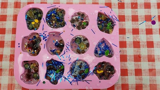 Grafika #30: 07.11.2022 - Warsztaty mydlarskie - "Glicerynowe mydełka" gr III